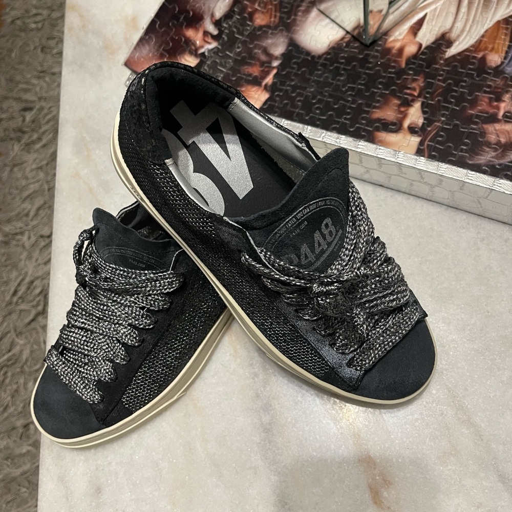 P448"Black and Silver Sneakers 👟-Size (39) -Good Condition - Picture 4 of 12